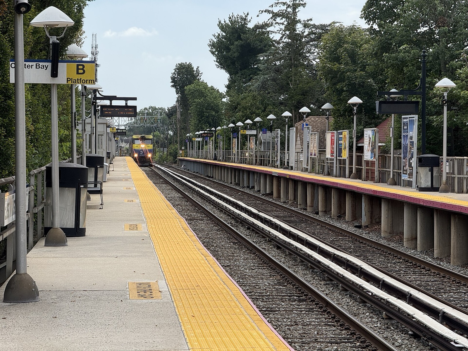 East Williston LIRR station platform