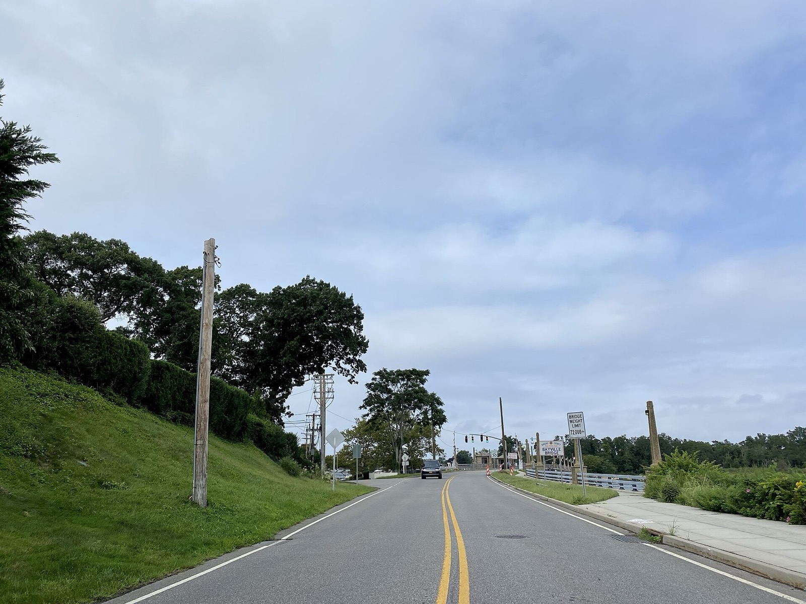 Southern approach to the Bayville Bridge in Mill Neck