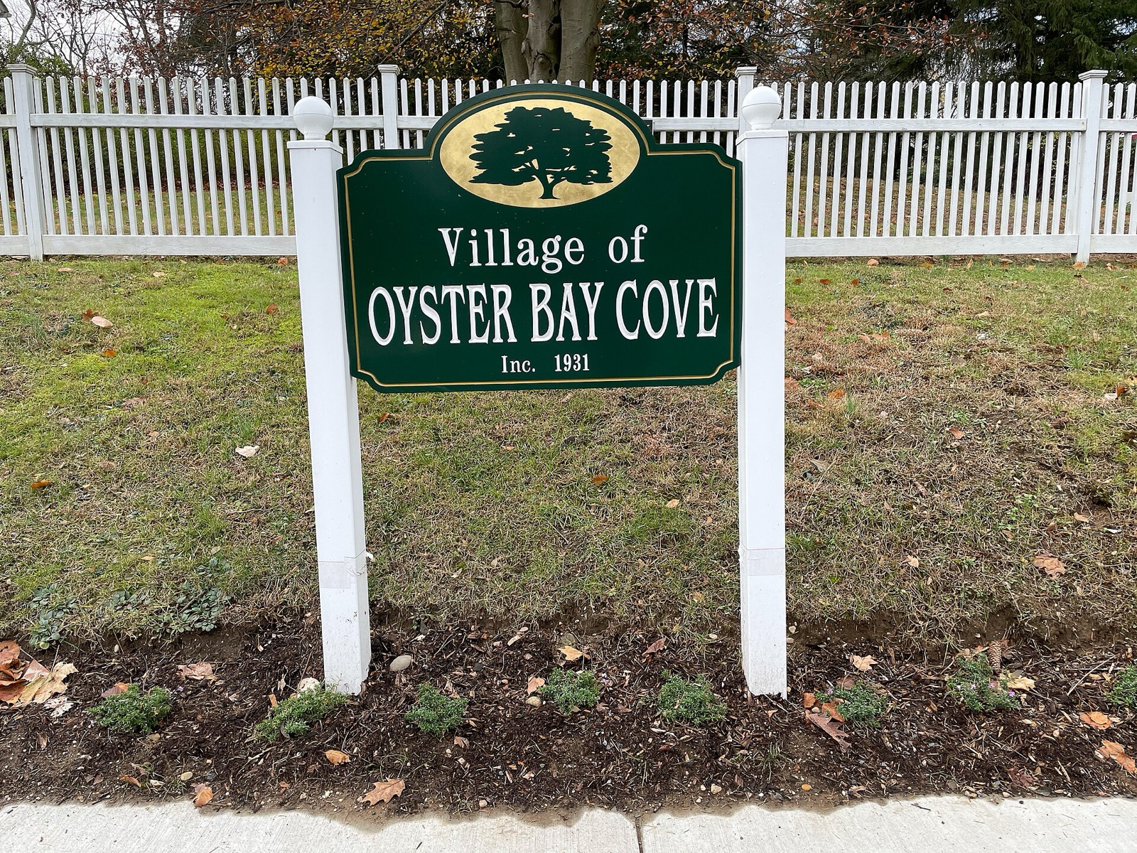 Village of Oyster Bay Cove entrance sign