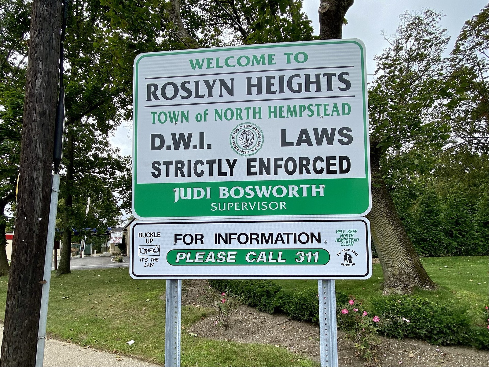 Roslyn Heights welcome sign on the road into the hamlet