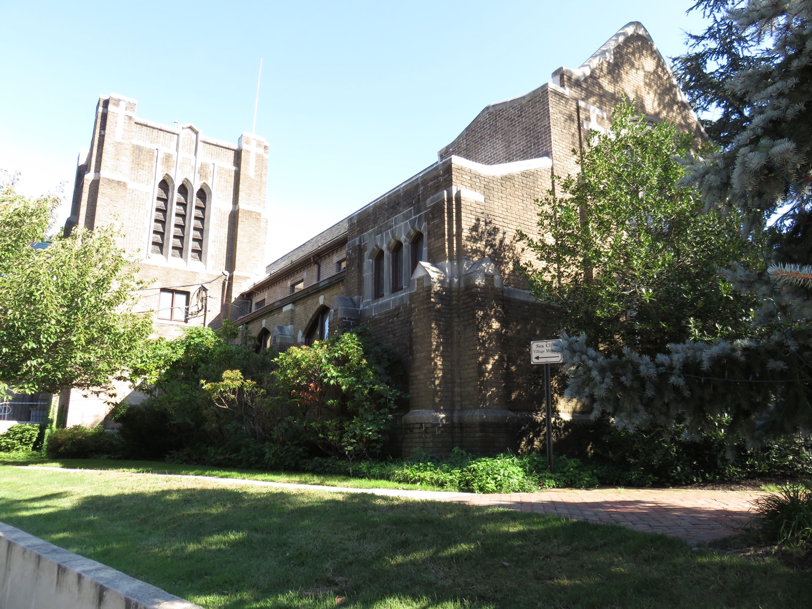 Sea Cliff Village Hall, Library and Museum Complex seen from the northwest